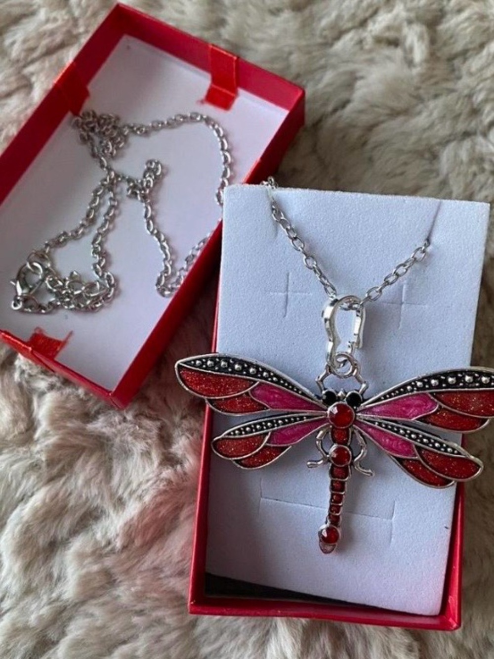🌸 Dragonfly Pendant Necklace in Pink and Red - Picture 3 of 7